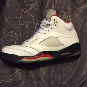 Air Jordan Retro 5 Fire size 7Y